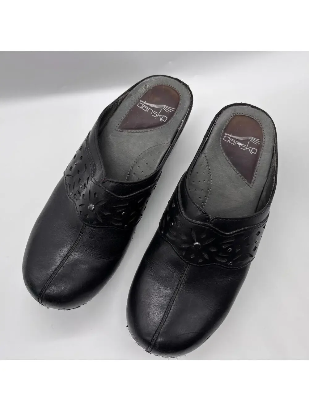 Dansko Shyanne Clogs Floral Laser Cut Details Women's Size 38 Black Slip On 7.5